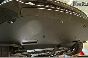 Stinger under tray panel 