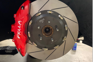 Kia Stinger 6 piston brakes